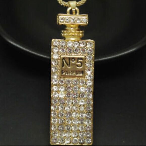 💛 Betsey Johnson NEW crystal perfume bottle pendant necklace 💛 - Picture 1 of 4